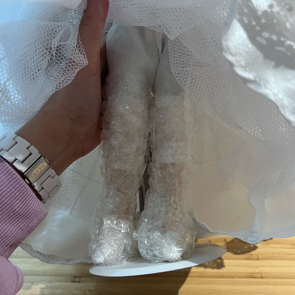 Cathay Collection Bride Porcelain Doll - Picture 4 of 5